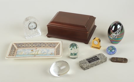 Lot of desk items
