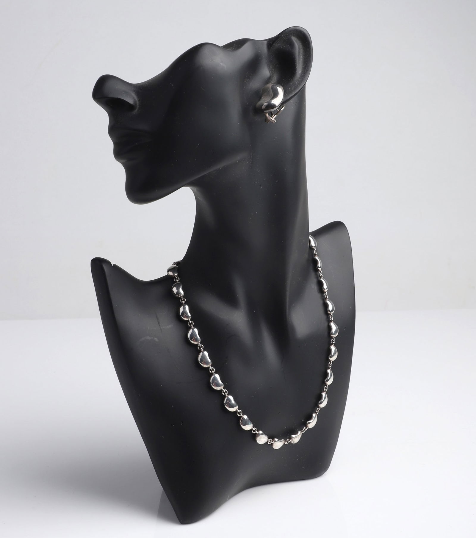 Tiffany and Co. Peretti Bean Earrings and Necklace (1 of 6)