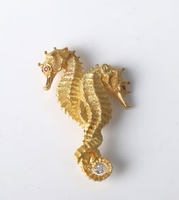 18K Yellow Gold Craig Drake Double Seahorse Brooch