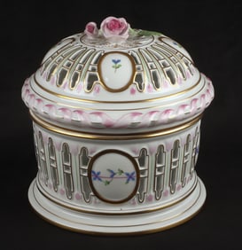 Herend Blue Garland openwork biscuit jar