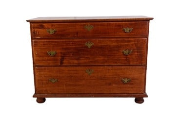 Georgian style maple bachelor's chest