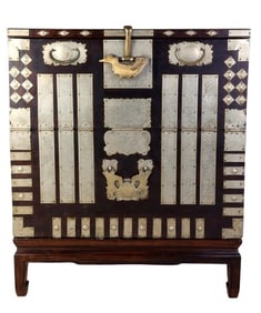 Korean 19th c. bandaji tansu blanket chest