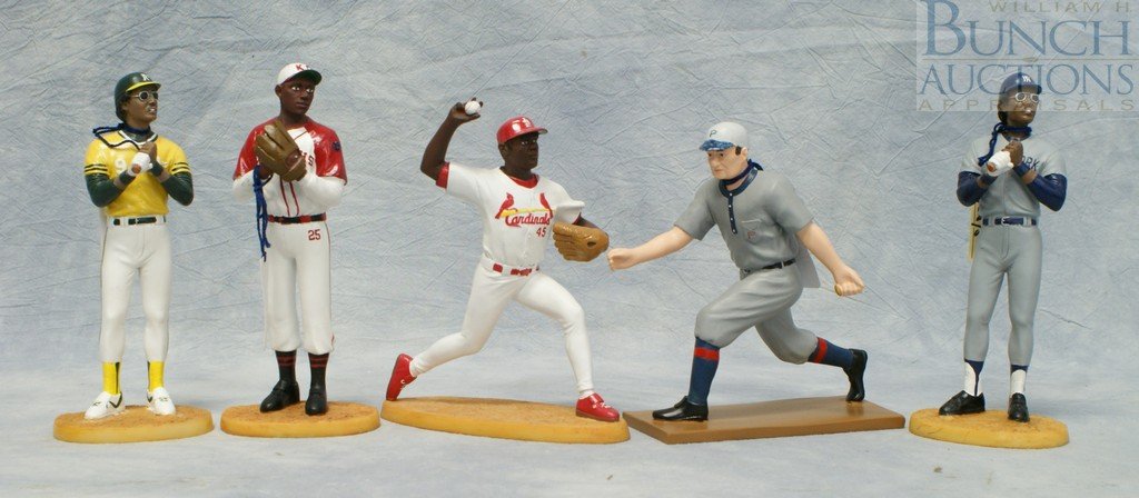 (5) Hartland of Ohio baseball figures, Kansas Cit: (5) Hartland of Ohio baseball figures, Kansas City Monarchs #25, non-descript figurine (missing bat), Bob Gibson, Reggie Jackson Oakland A's #9 (missing bat), Reggie Jackson NY Yankees #44 (missing ba