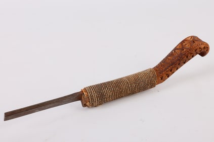 Chip and Concentric Carved Handle Crooked Knife