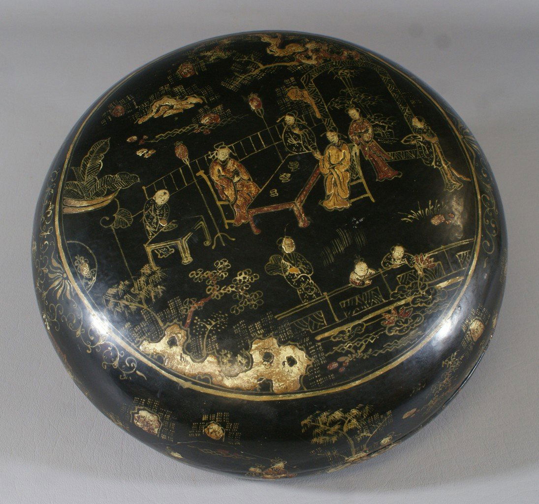 Round lacquered Asian box, 11" d: Round lacquered Asian box, 11" d