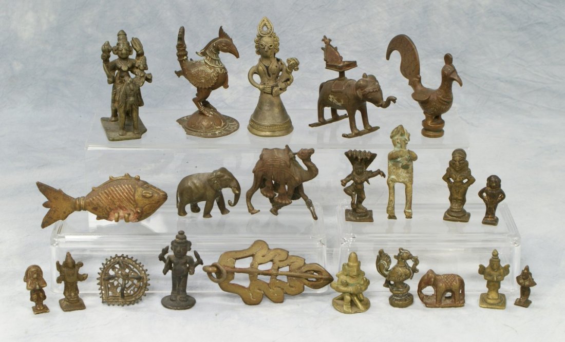 (21) Assorted pieces of mostly Indian brass, birds, fig: (21) Assorted pieces of mostly Indian brass, birds, figures, fish, etc, tallest 3"