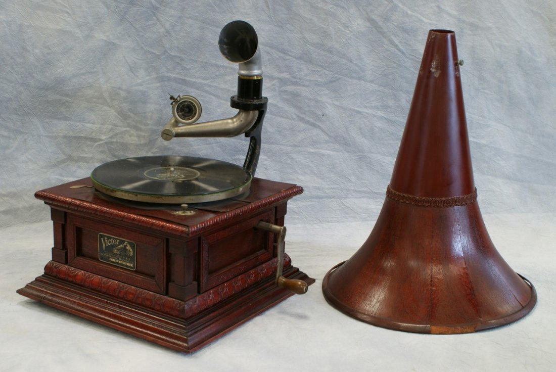 Mahogany outside horn disc phonograph,: Mahogany outside horn disc phonograph, 13 3/4" d x 16 1/2" long mahogany horn, missing a 3" piece of rim molding, veneer peeling, bears an incorrect mfg tag from Victor, Model VV-VI