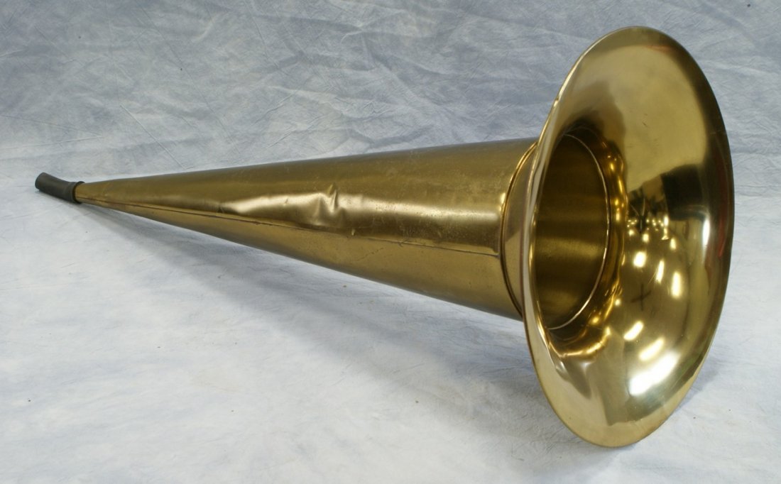 Brass phonograph horn, 13 1/2" x 30": Brass phonograph horn, 13 1/2" x 30"