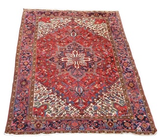 7'7" x 10'2" Heriz area rug
