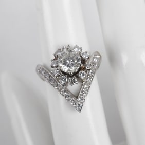 Round Brilliant Diamond Ring in Platinum