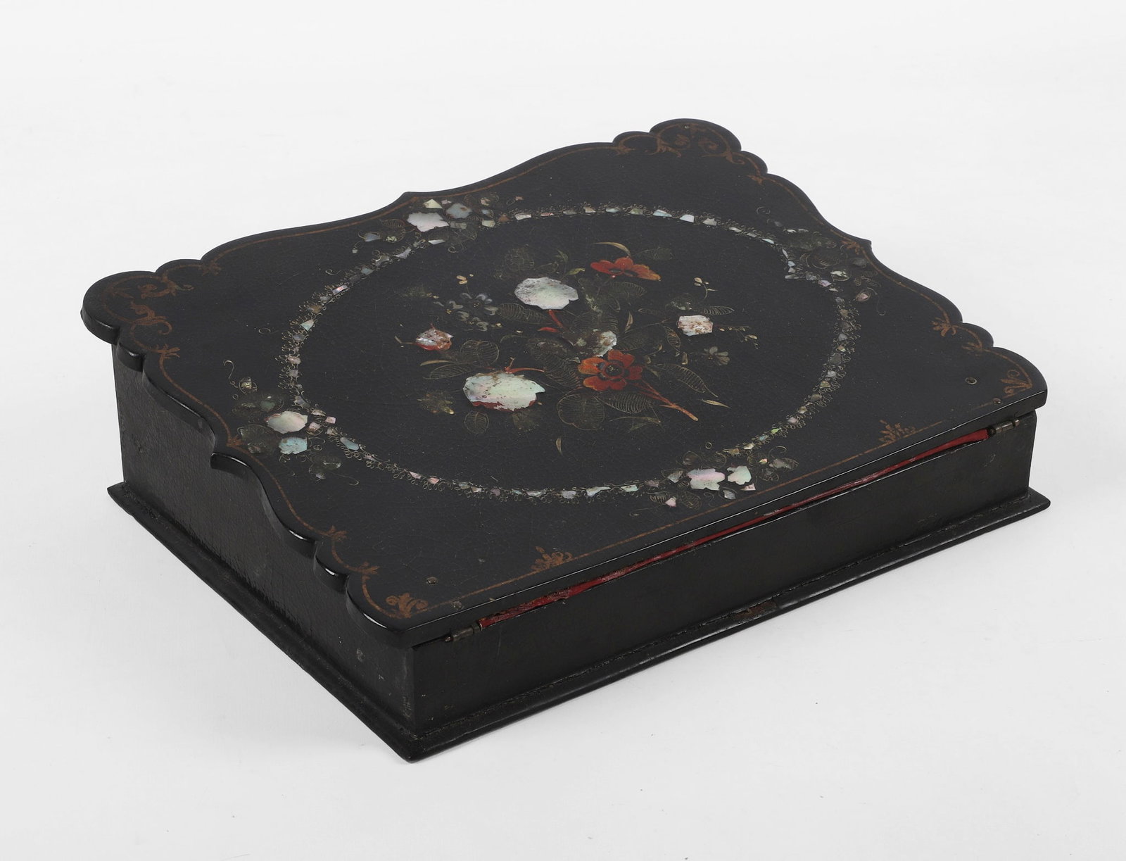 Victorian Paper Mache Travel Desk: Victorian Paper Mache Travel Desk Victorian paper mache travel/lap desk decorated in painted floral design work. Felt interior, no damage noted. 13 1/4"w x 10"l x 3 3/4"h (when closed)