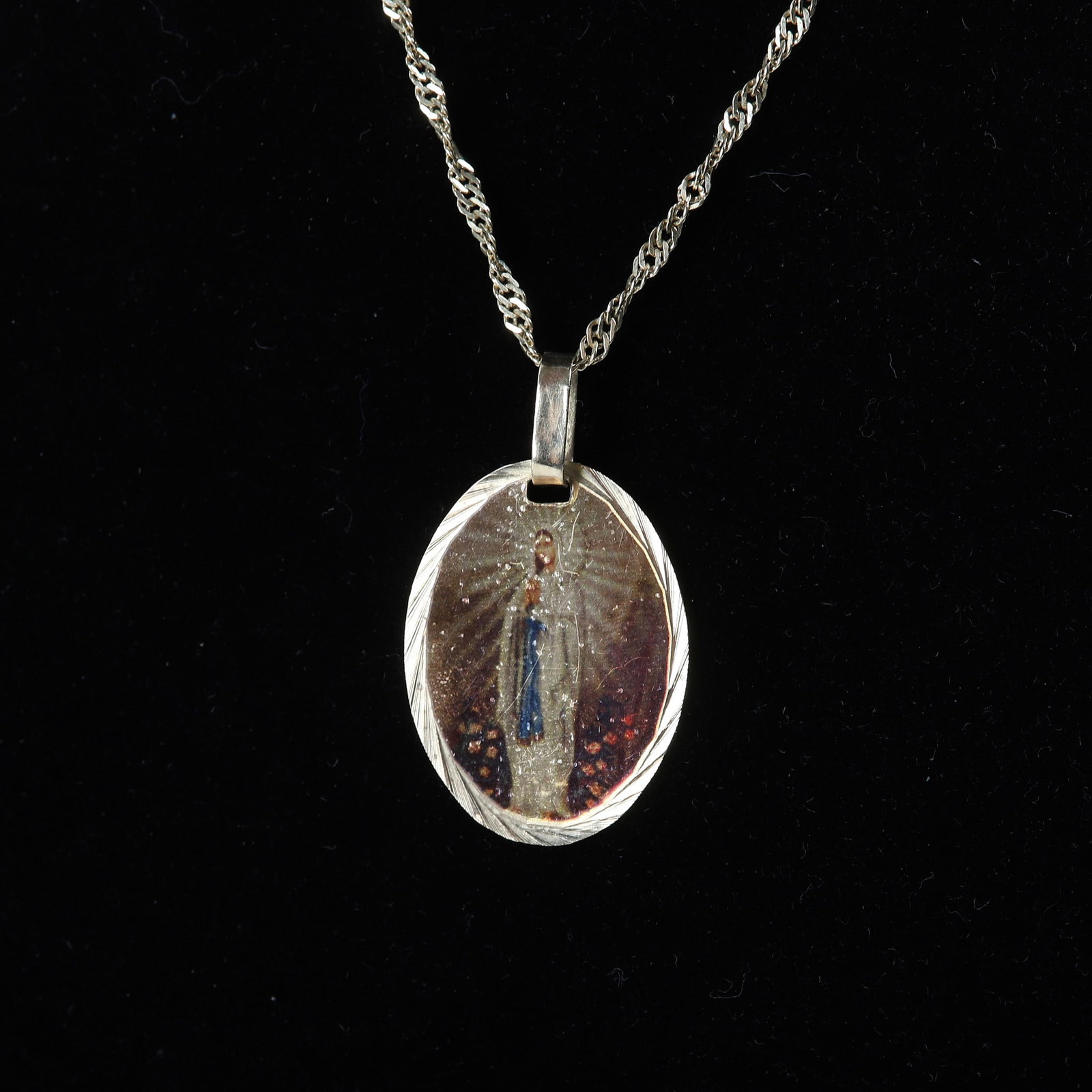 10K Yellow Gold Virgin Mary Pendant Necklace: 10K Yellow Gold Virgin Mary Pendant Necklace 10K yellow gold pendant necklace with a pictoral representation of the Virgin Mary on 20 1/2" fine twist chain. Weighs 2.9 dwt