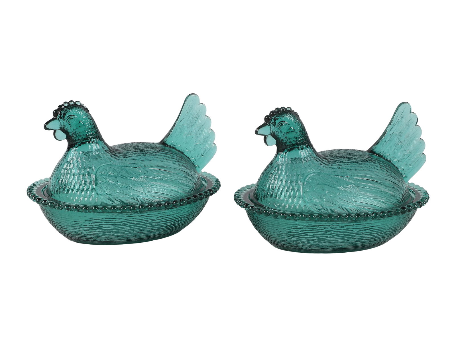 (2) Indiana Glass Forest Blue/Green Hen on Nest: (2) Indiana Glass Forest Blue/Green Hen on Nest Pair of vintage Indiana Glass forest blue/green Hen on Nests. Beaded rim, straited dish exterior, distinctive flat tail. No chips/cracks noted.