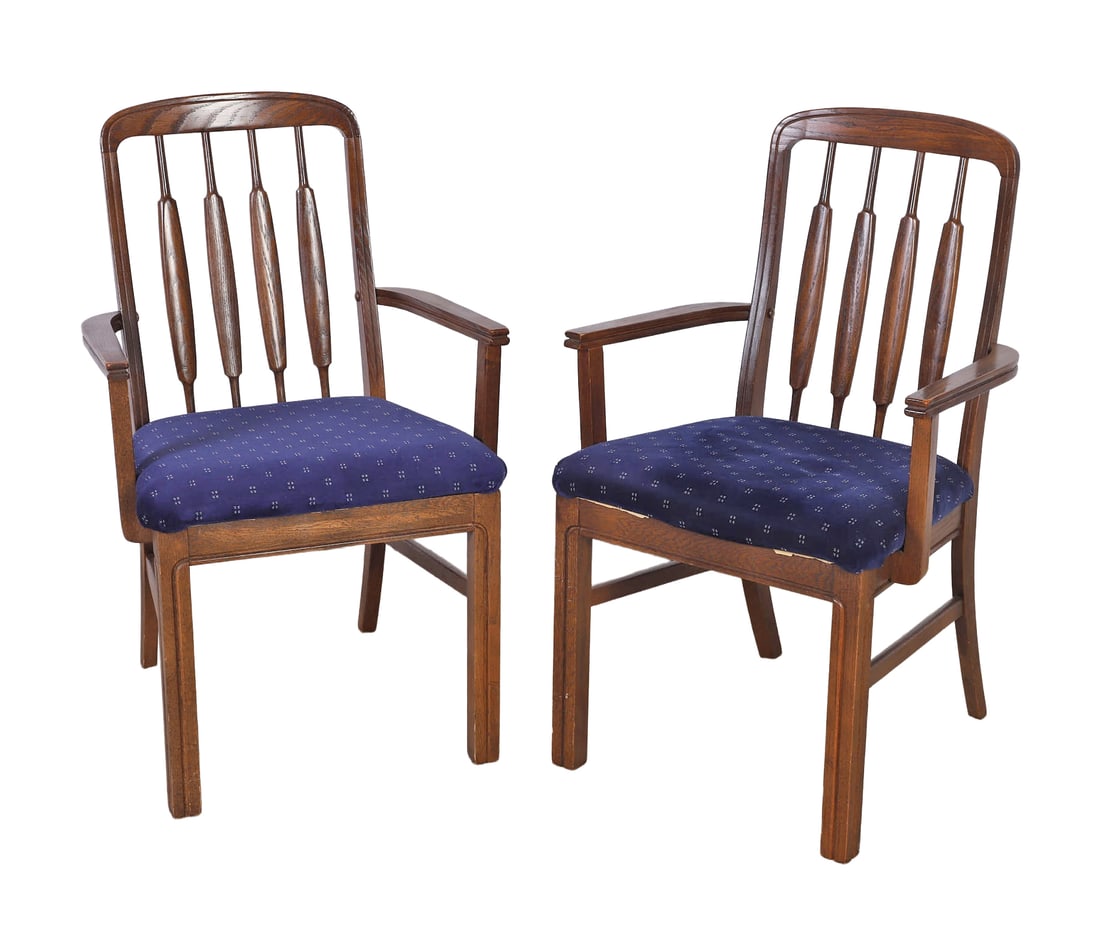 Pair Mid Century Modern Arrow Back Spindle Dining Chairs: Pair Mid Century Modern Arrow Back Spindle Dining Chairs MCM armchairs. 35.5" H x 22" W x 21" D