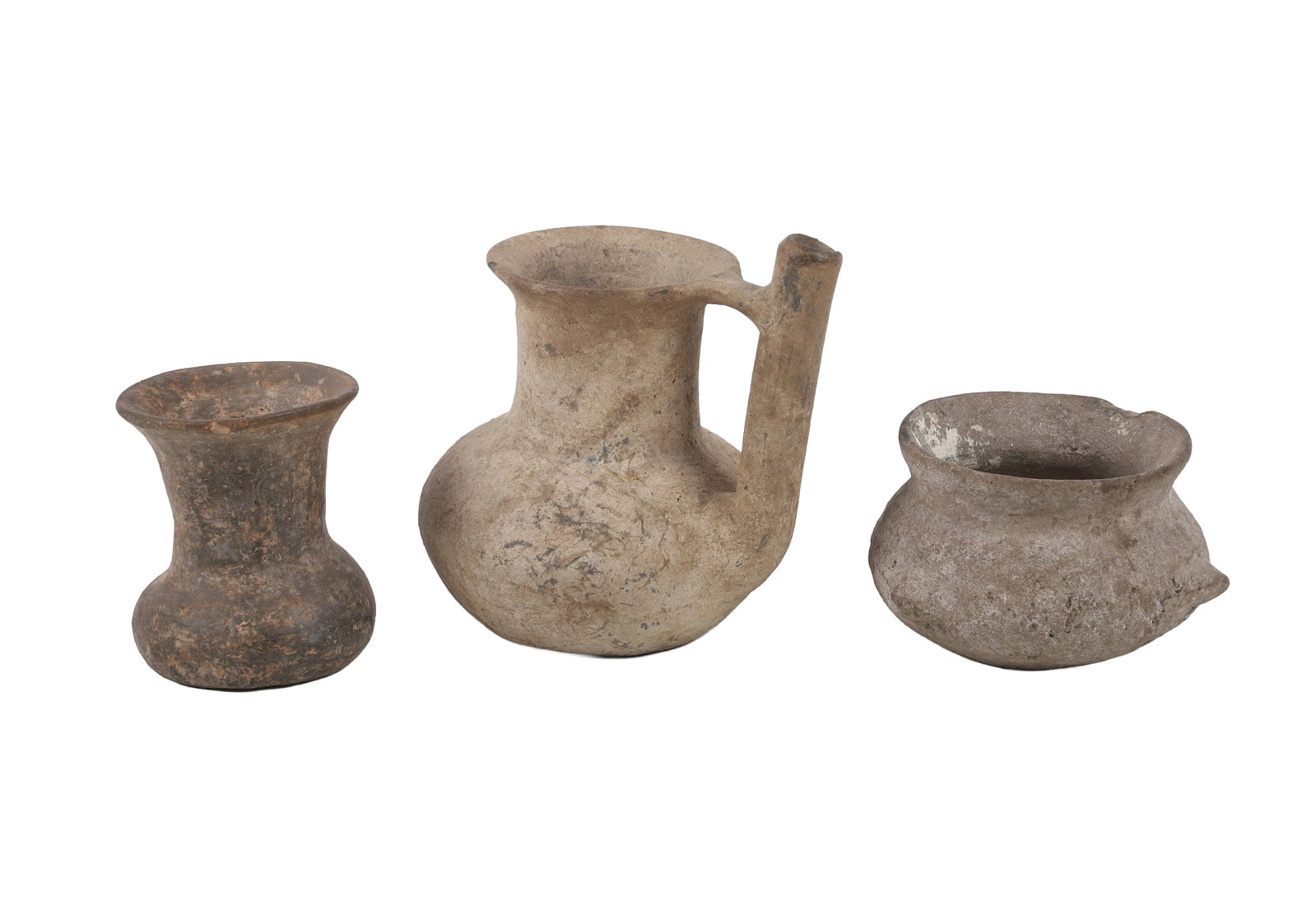 (3) Pre-Colombian Style Pottery: (3) Pre-Colombian Style Pottery (3) Pre-Colombian style stoneware pottery, largest 5"h x 5"W