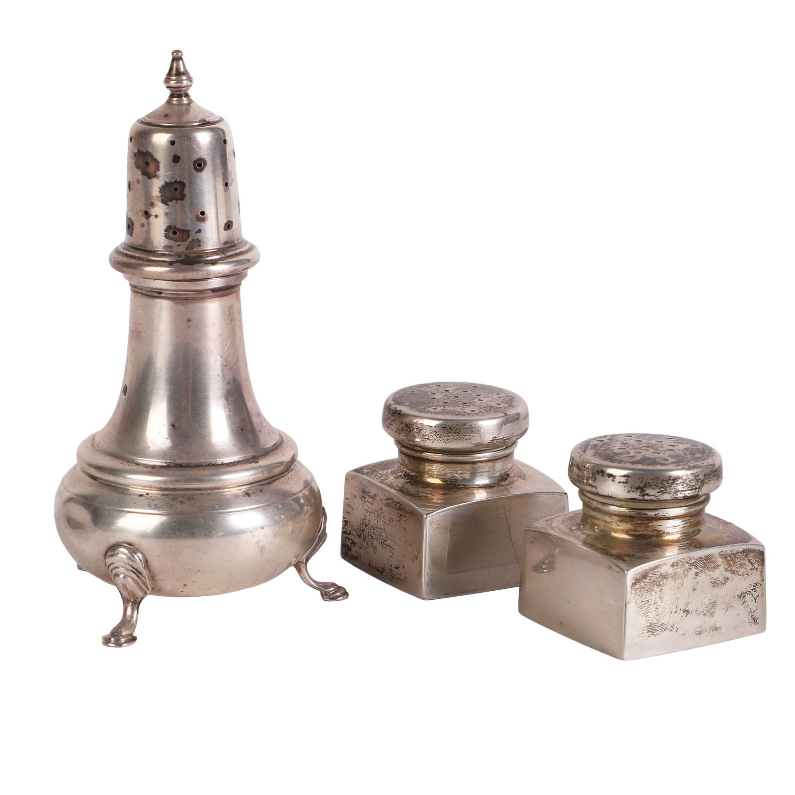 (3) Sterling Shakers: (3) Sterling Shakers (3) Sterling silver shakers to include a 4 3/4"H Udall & Ballou shaker and a pair of B&M square shakers. Total 5.005 ozt