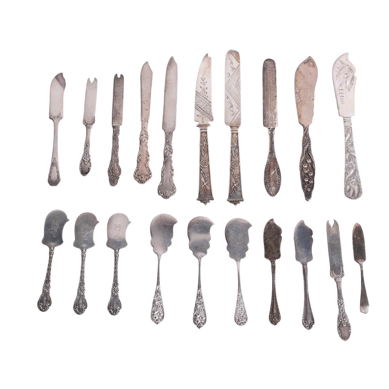 (20) Sterling Silver Spreading Knives: (20) Sterling Silver Spreading Knives (20) Sterling silver spreading knives from makers like P.L. Kreider, Gorham, Bailey Banks & Biddle, Holmes & Edwards, Whiting, Alvin & more. Variety of beautiful