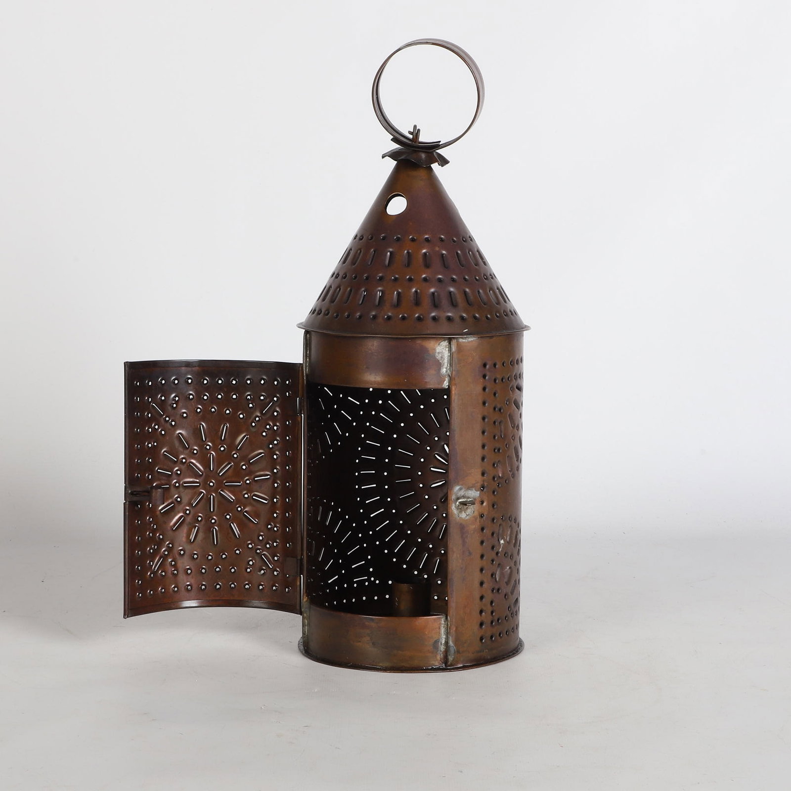 (8) Rustic Decoratives Lot - 7