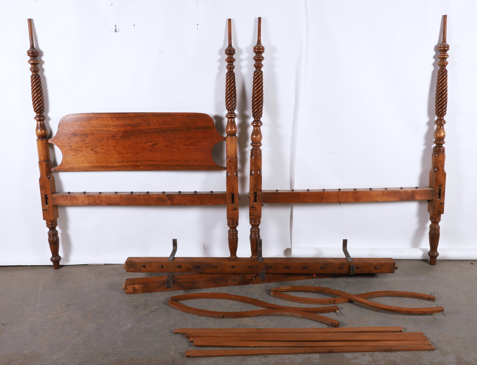 3/4 size 4-post canopy rope bed: 3/4 size 4-post canopy rope bed 3/4 size 4-post canopy rope bed, 7 piece canopy. 4 urn finials over barley twist posts, 78"H w/o canopy, 94"H with, 56"W x 82"L, no bed bolts