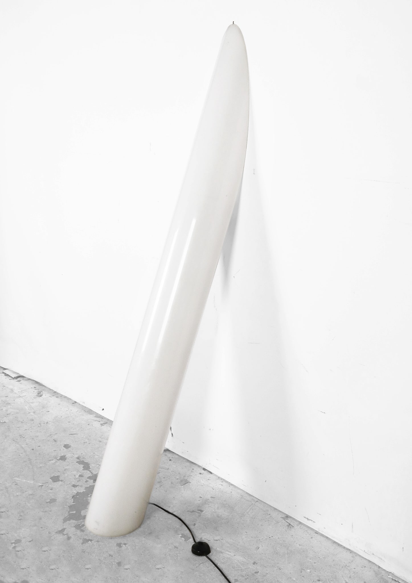 Postmodern Lucite Tube Lean-to Lamp (1 of 7)