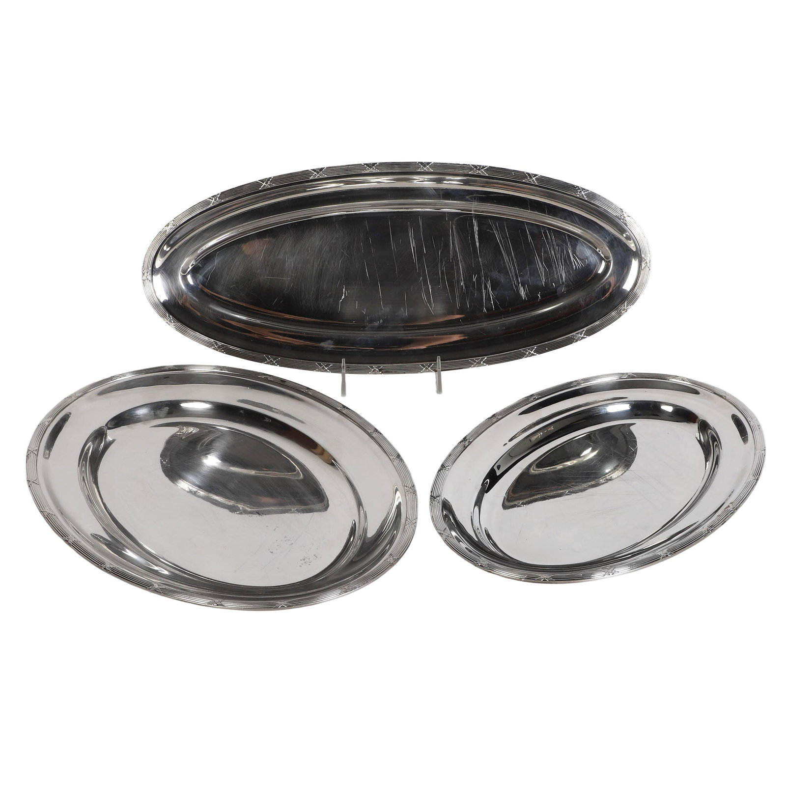 (3) Wolff Prata Silver Oval Serving Platters: (3) Wolff Prata Silver Oval Serving Platters (3) Trio of Brazilian Wolff Prata silver plated oval serving platters with reed & ribbon rim, makers marks at underside rim on each. Sized 14 5/8" x 10", 1