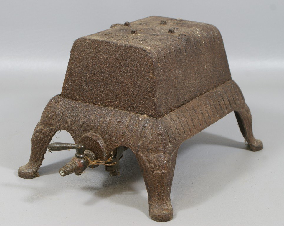 “Eagle” gas iron heater, 9" wide, 12" deep, 7-1/2" high: “Eagle” gas iron heater, 9" wide, 12" deep, 7-1/2" high