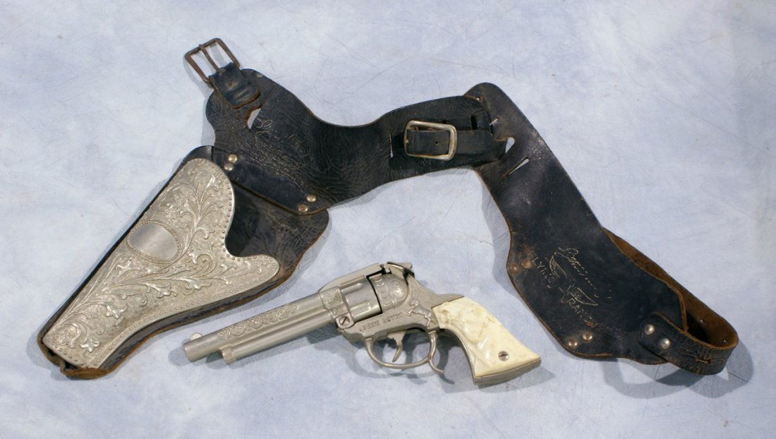Gene Autry metal cap gun with leather & metal holster: Gene Autry metal cap gun with leather & metal holster with belt