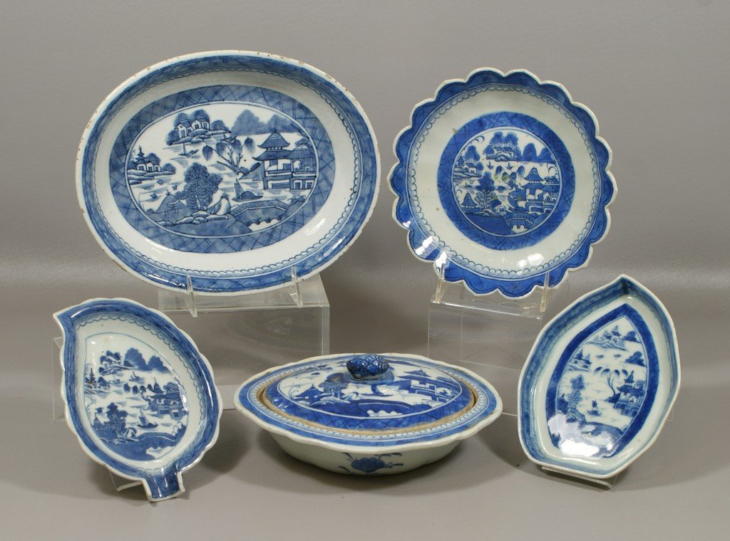 5 pcs of Chinese Export Canton Porcelain to include a: 5 pcs of Chinese Export Canton Porcelain to include a diamond shaped covered vegetable with hairline, and oval open vegetable (with rim frits), a small scalloped edge bowl and (2) leaf shaped dishes, 