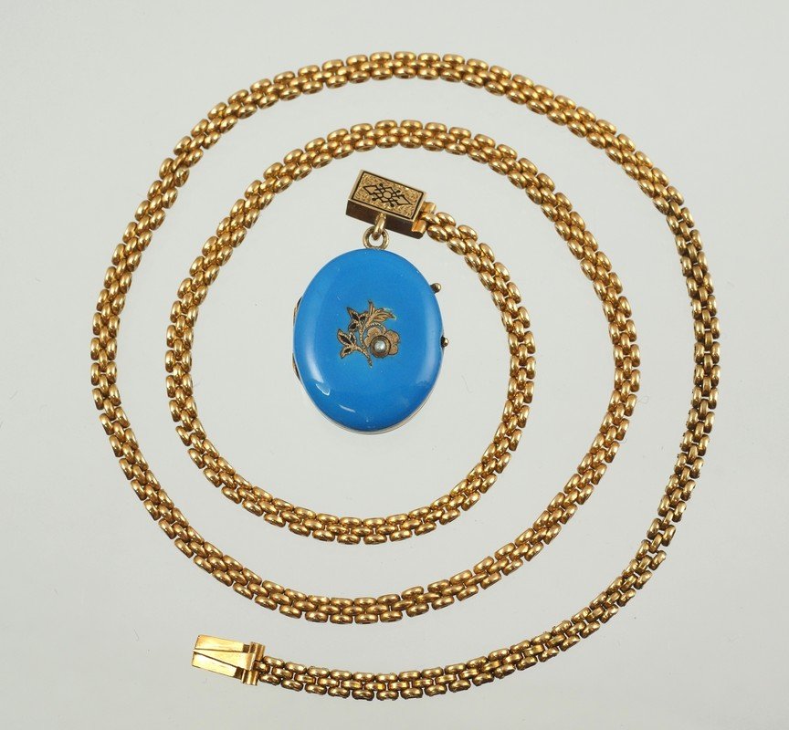 Unmarked YG chain with blue enameled locket, tests 14K,: Unmarked YG chain with blue enameled locket, tests 14K, chain about 9 dwt plus locket, 19" long