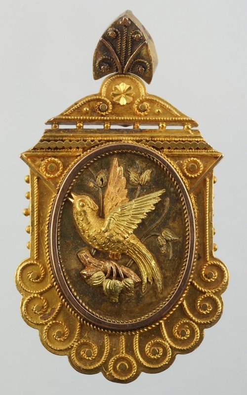 Unmarked YG Etruscan pendant with bird design, locket: Unmarked YG Etruscan pendant with bird design, locket back, tests 14K, 2" h, 9.5 dwt