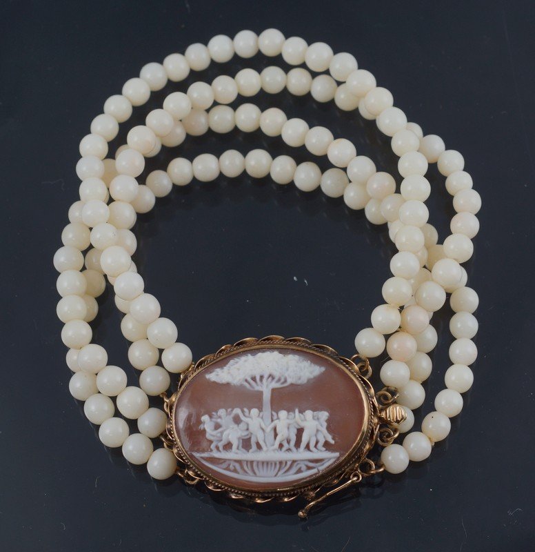 14K YG carved shell cameo 4 row white beaded bracelet,: 14K YG carved shell cameo 4 row white beaded bracelet, stamped 14K