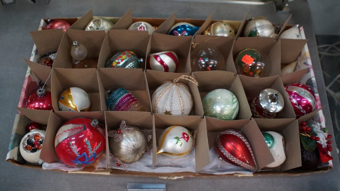 Box of Christmas ornaments, about 28: Box of Christmas ornaments, about 28