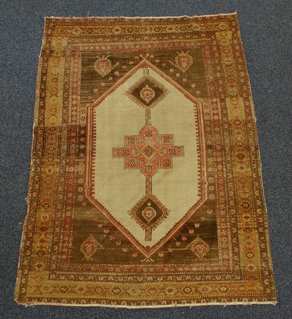 4'4" x 6' Turkish throw rug: 4'4" x 6' Turkish throw rug