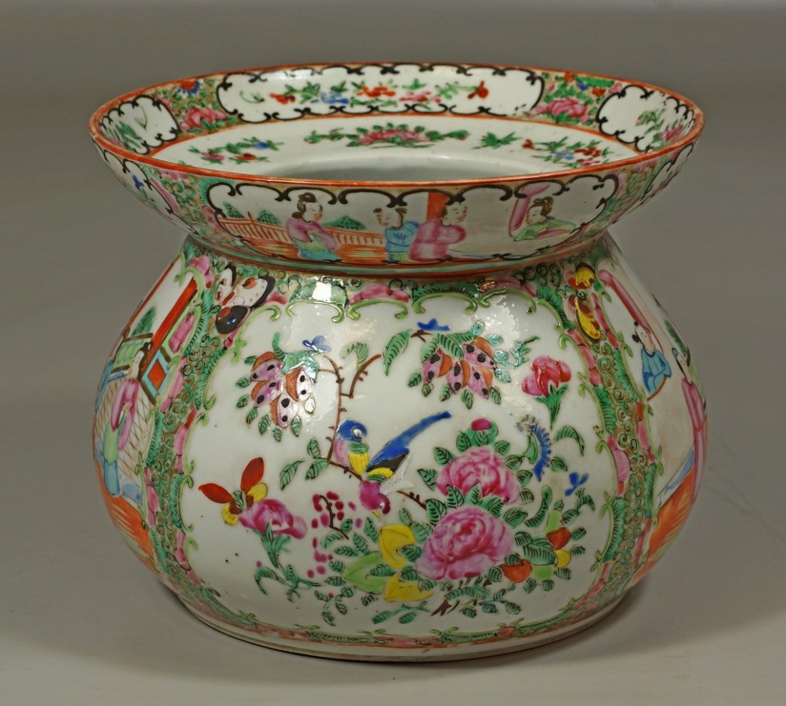 Rose Medallion spittoon, wide flanged top, 6 5/8" h, 8": Rose Medallion spittoon, wide flanged top, 6 5/8" h, 8" diam