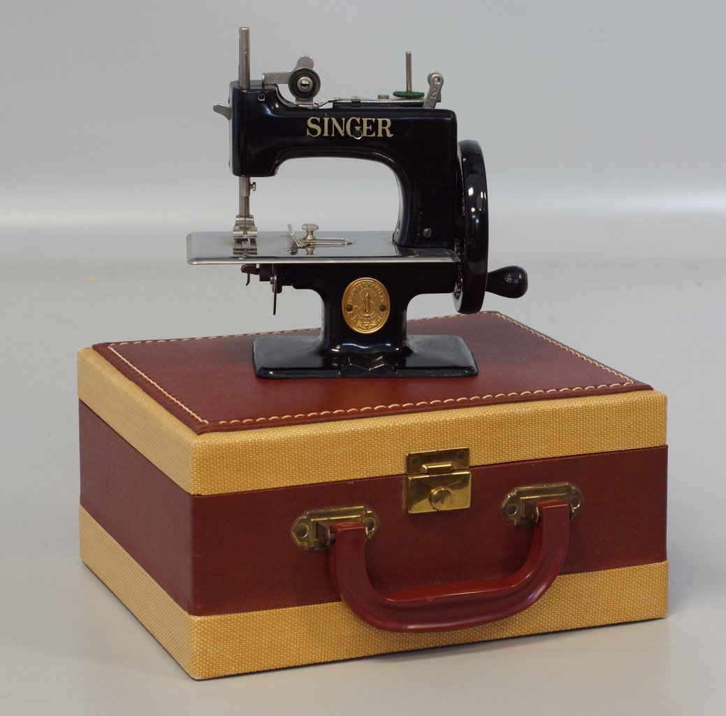 Singer Model 20-10 Children's Sewing Machine, original: Singer Model 20-10 Children's Sewing Machine, original case and instructions, in as new condition, machine about 7" x 7"