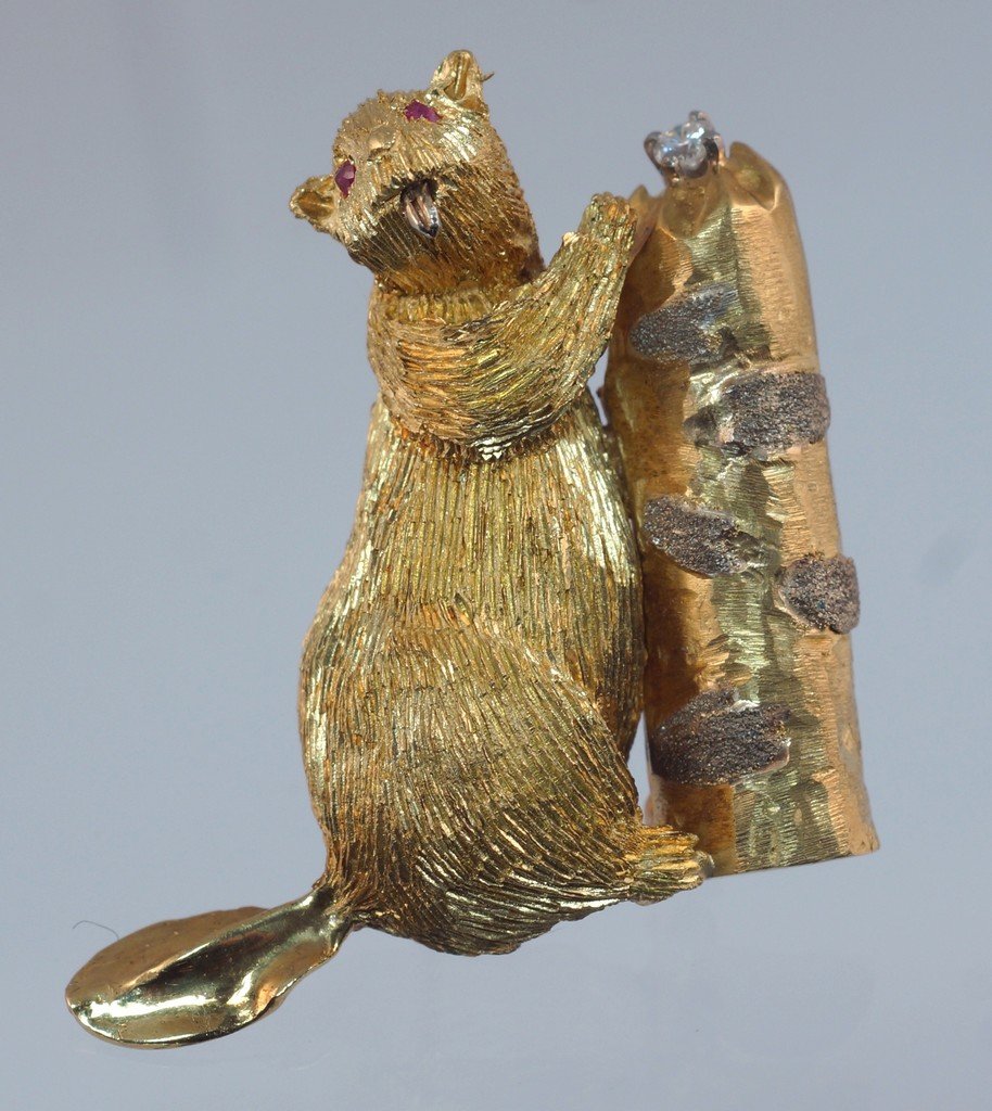 18K YG beaver with ruby eyes, small diamond on stump,: 18K YG beaver and birch tree set with ruby eyes and one small diamond on stump,approx. 0.04 ct, 1-3/8" h, 7.7 dwt