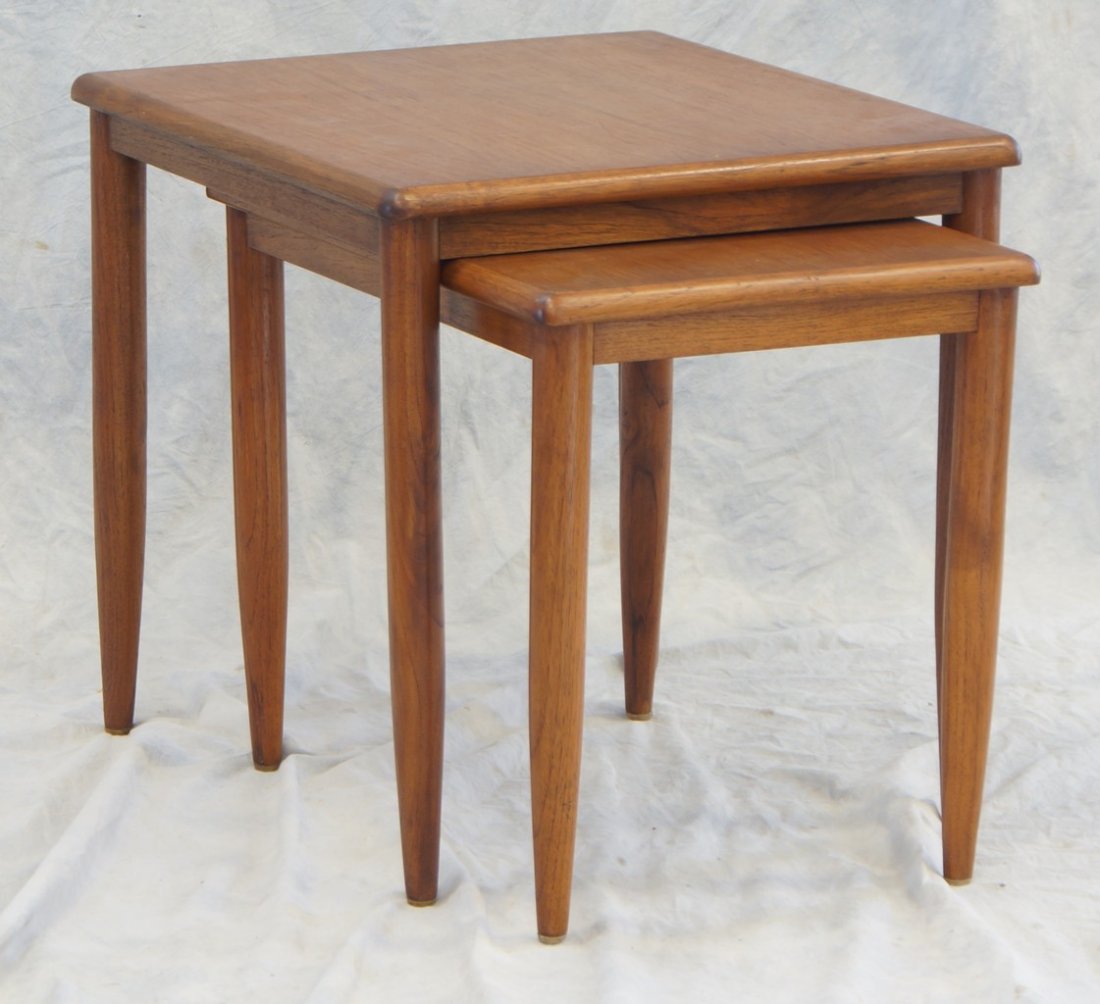 Pr Mid Century Modern nesting tables, largest 18" h,: Pr Mid Century Modern nesting tables, largest 18" h, 20" w, 18" d