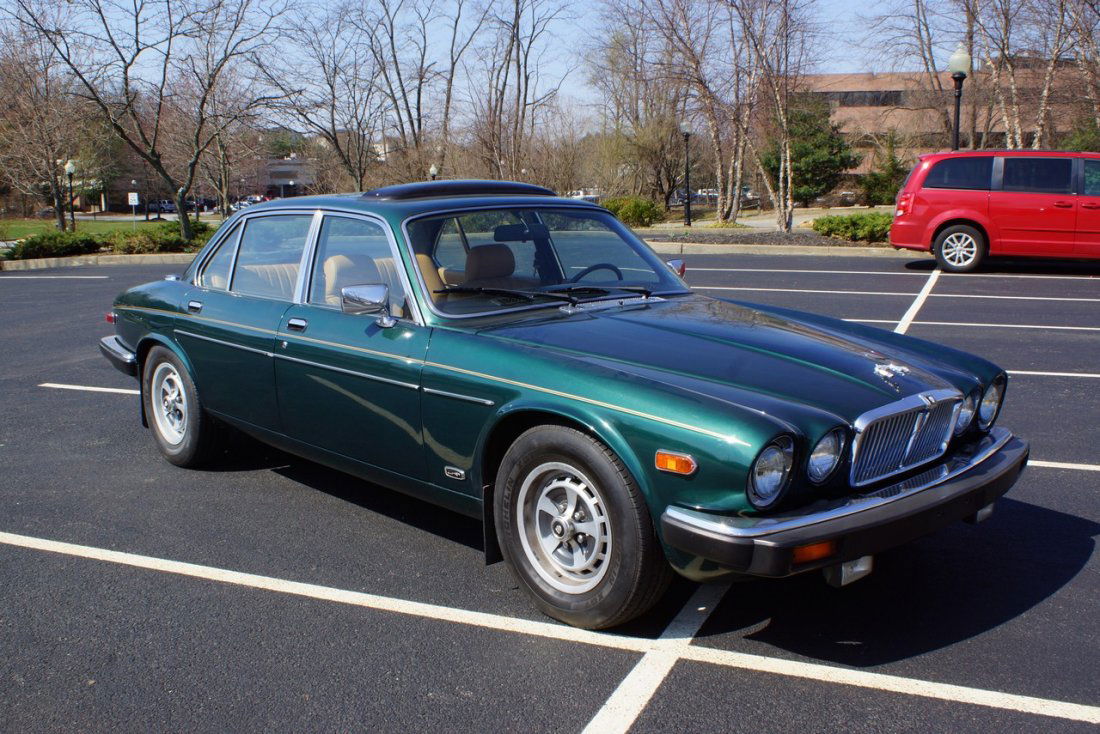 1983 Jaguar XJ6 Sedan, 4 door, hunter green: 1983 Jaguar XJ6 Sedan, 4 door, hunter green exterior, beige leather interior, 103,027 miles, garage kept, very clean, comes with service records, VIN SAJAV134XDC348520