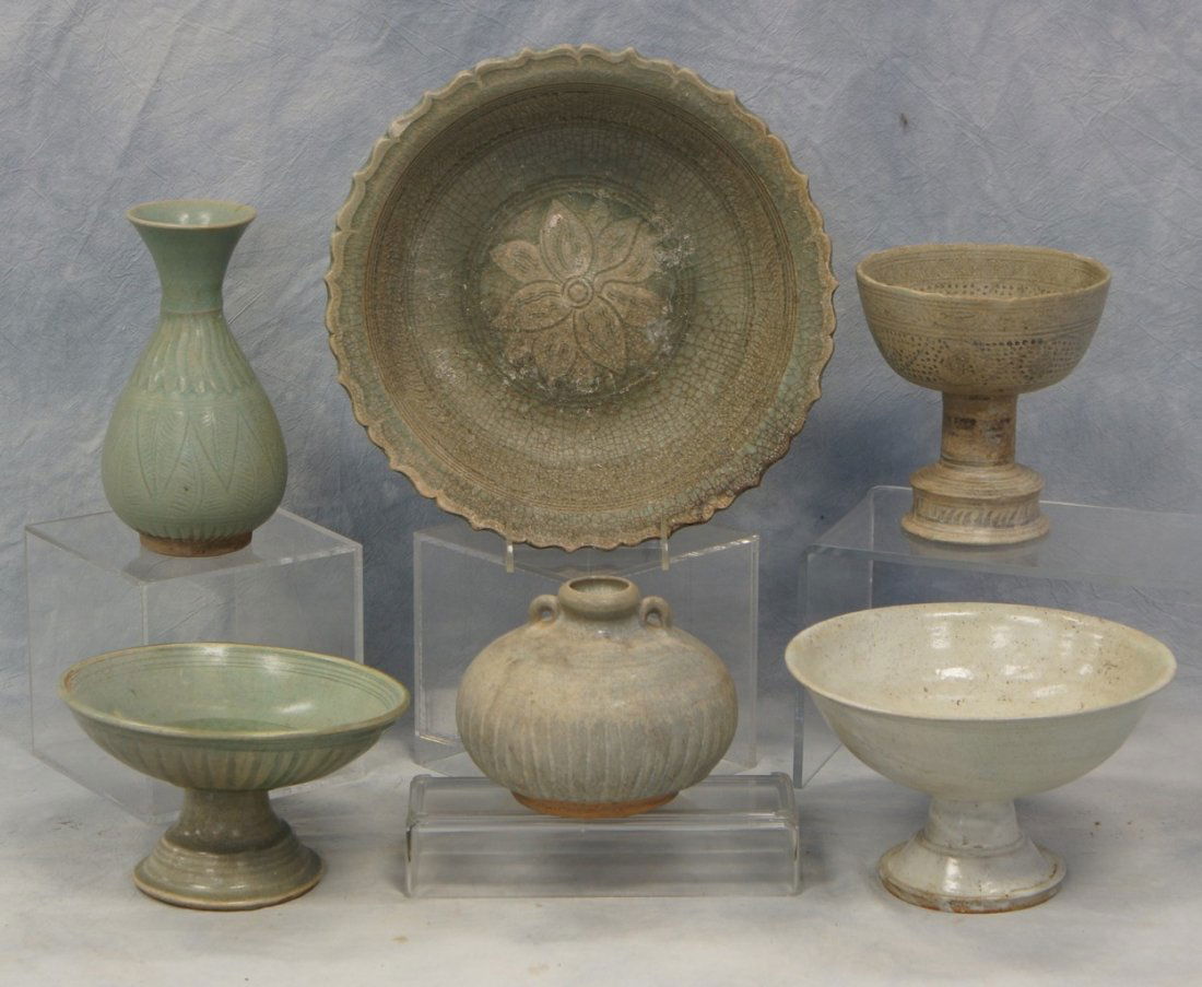 (6) Korean celadon-colored glazed earthenware bowls: (6) Korean celadon-colored glazed earthenware bowls and vases, 19th/20th Century
