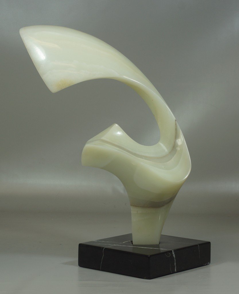 Leonardo M. Nierman, Mexico b 1932, green onyx: Leonardo M. Nierman, Mexican, b 1932, green onyx sculpture on black marble base, 19 3/4" high