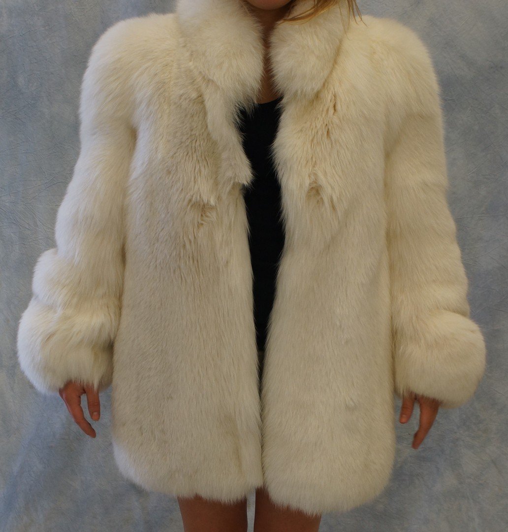 White Fox fur coat marked "SAGA FOX", bought in: White Fox fur coat marked "SAGA FOX", bought in Copenhagen, size small