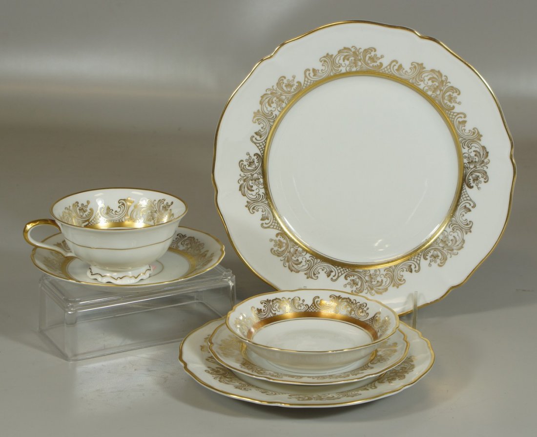 101 pcs Hutchenreuther-Selb Gold & White dinnerware set: 101 pcs Hutchenreuther-Selb Gold & White dinnerware set to include: 24 dinner plates, 14 salad plates, 18 bread & butter plates, 12 fruit bowls, 16 teacups, 17 saucers, some chips