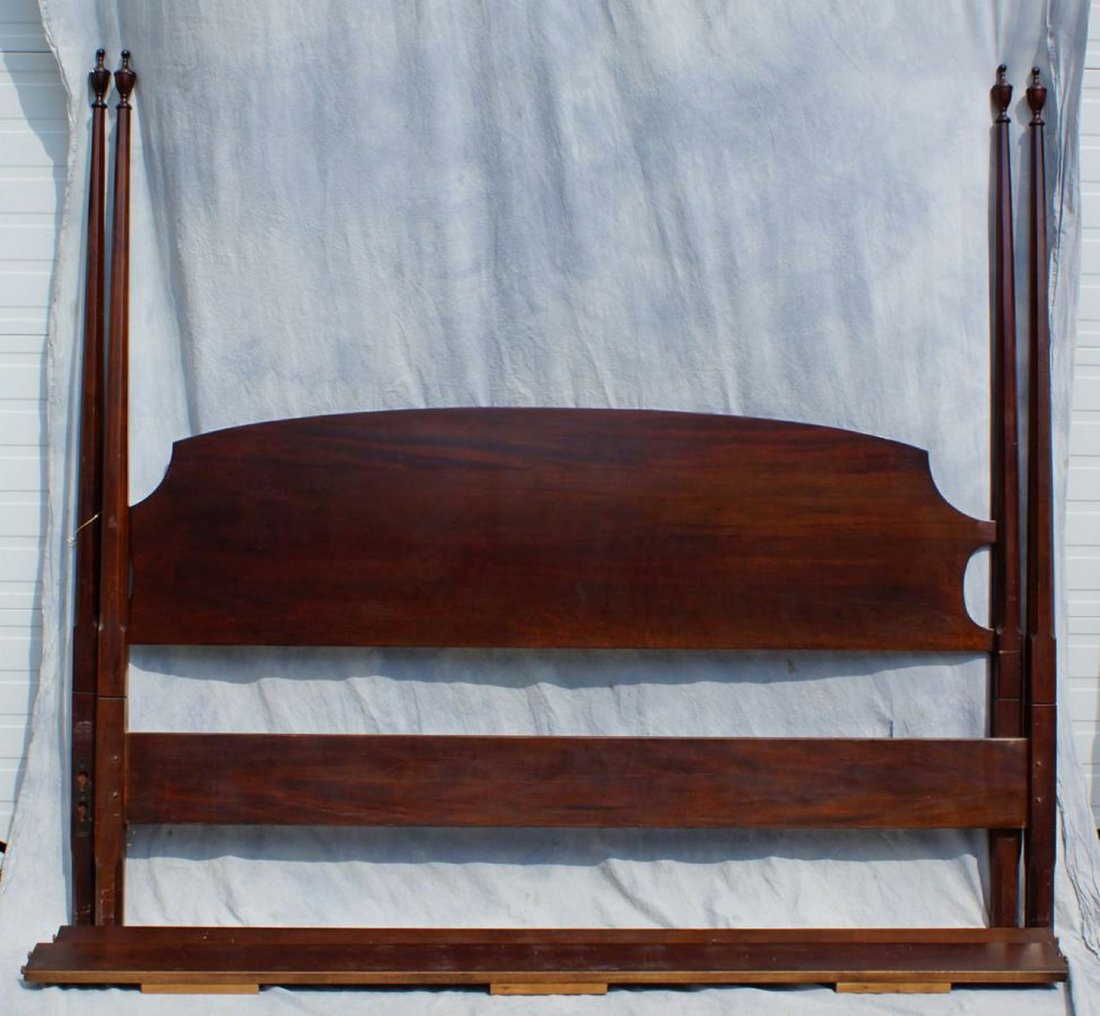 Stickley Gany King Size Pencil Post Bed Shaped