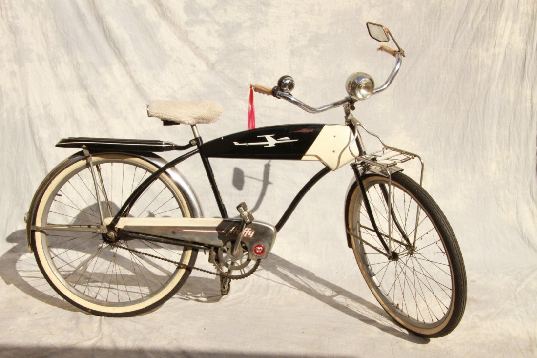 Huffy Custom Royal men's 26 x 2.125 bicycle; red, black: Huffy Custom Royal men's 26 x 2.125 bicycle; red, black and white with mirror, bell, headlamp, accessory rack and back rack 45"h x 72"l x 18"w