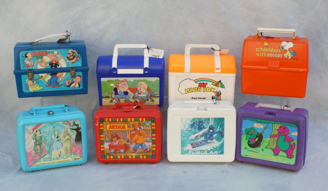 8 Plastic lunch boxes, to include: Popeye, Snoopy,: 8 Plastic lunch boxes, to include: Popeye, Snoopy, Wizard of Oz, Crest Toothpaste, Barney, My Lunch Box, Tetley GB, and Arthur