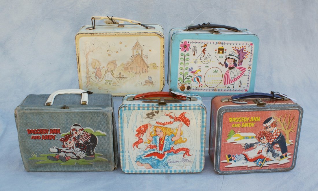 5 Tin lunch boxes, to include: Hallmark Betsy Clark, 2: 5 Tin lunch boxes, to include: Hallmark Betsy Clark, 2 Raggedy Ann and Andy, Junior Miss, and unmarked schoolyard scene