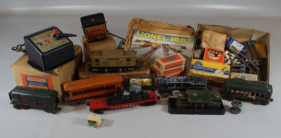 Lot of Lionel trains and train materials, to include:: Lot of Lionel trains and train materials, to include: (1) Jefferson universal toy transformer; Lionel multi control transformer; Lionel train #601; Lionel engine; Lionel #132, observation car; Lionel 