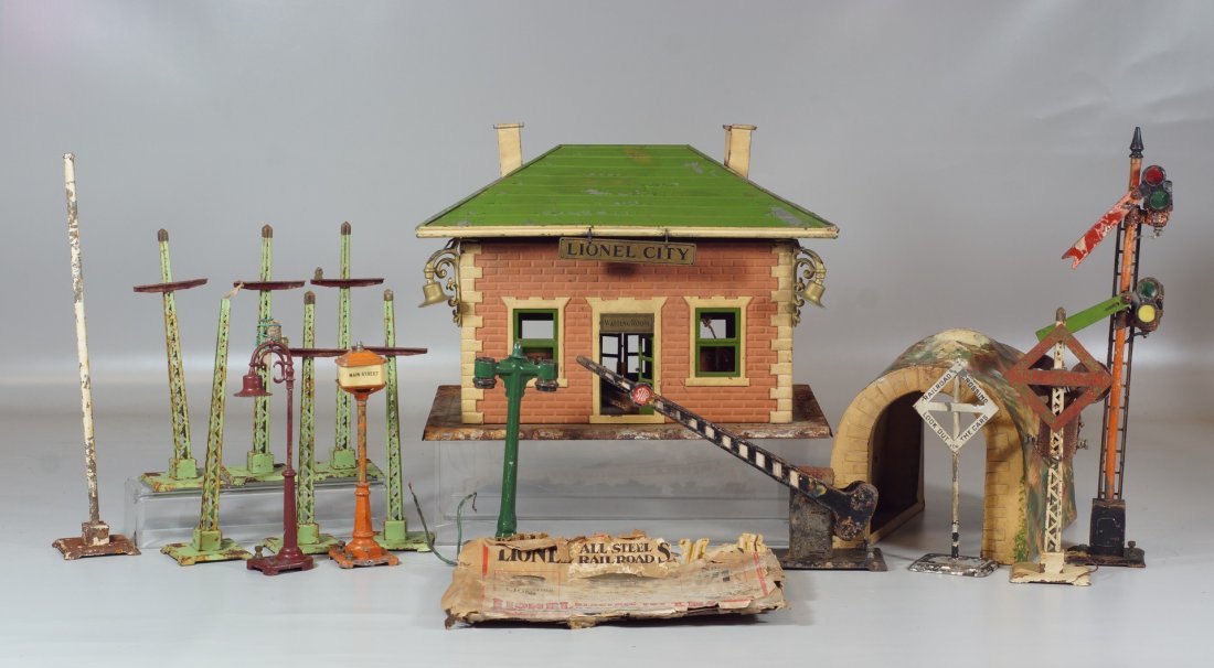 Lot of Lionel train accessories, to include: Station: Lot of Lionel train accessories, to include: Station #121; tunnel, and a box of assorted lights and signs