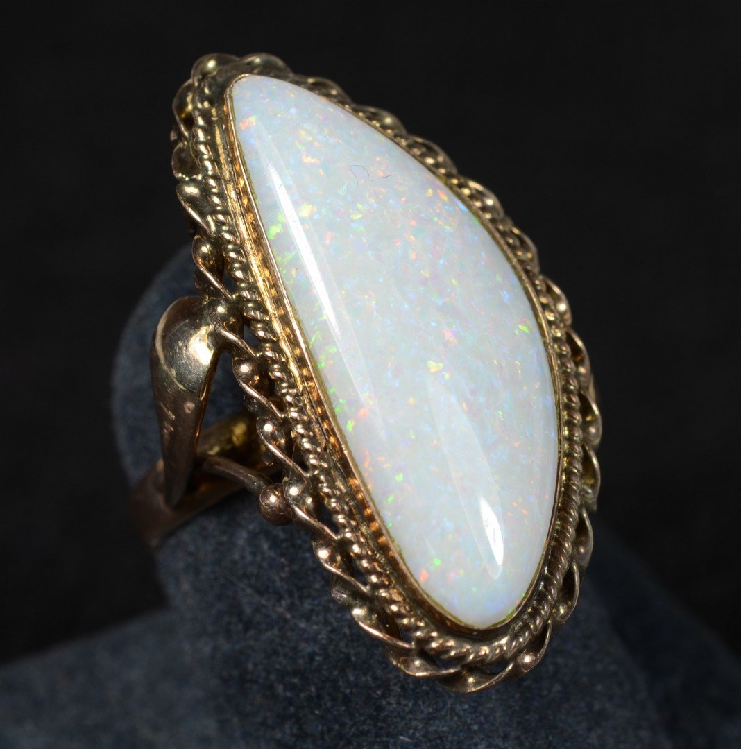 Unmarked YG opal ring, stone 1" x 11/16", 4.2 dwt, size: Unmarked YG opal ring, stone 1" x 11/16", 4.2 dwt, size 6 1/2