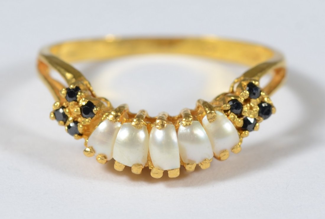 22K YG pearl and blue stone ring, size 7 3/4, 1.9 dwt: 22K YG pearl and blue stone ring, size 7 3/4, 1.9 dwt